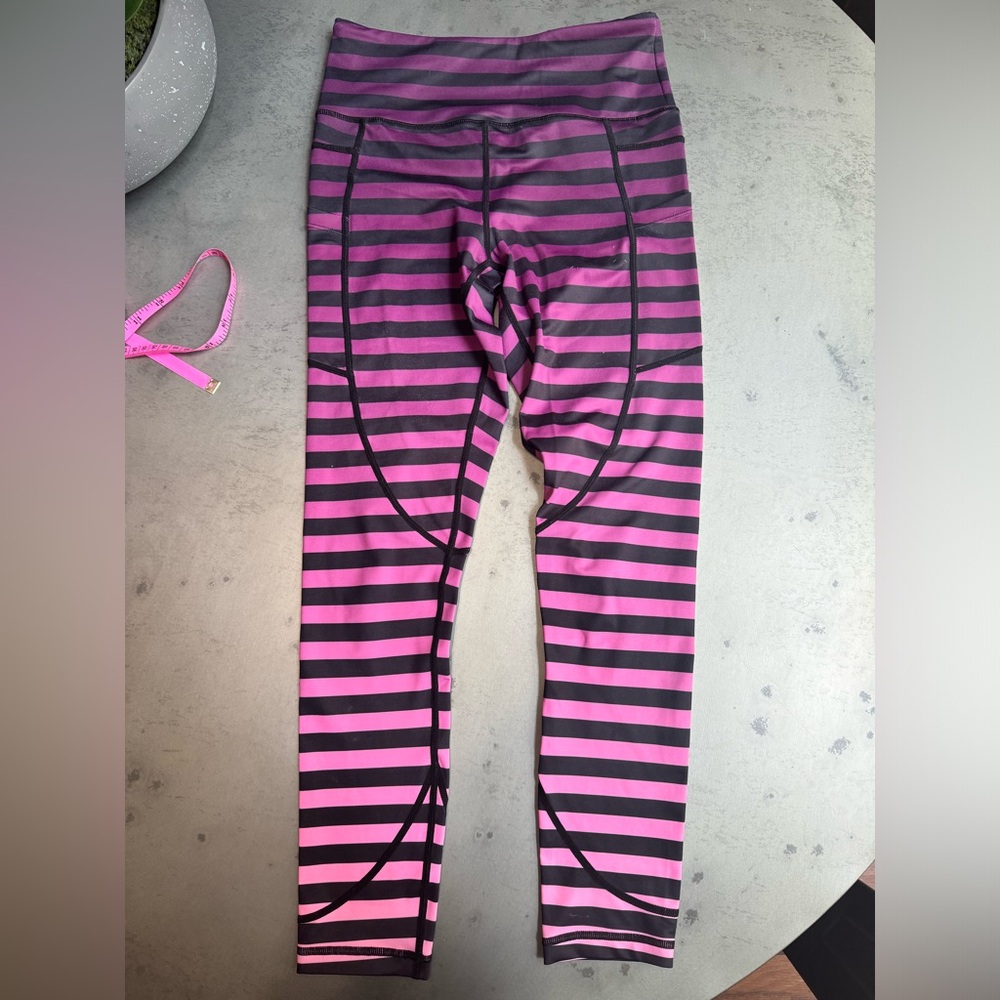 Zyia - Light n Tight ombré striped leggings with pockets - Size 4